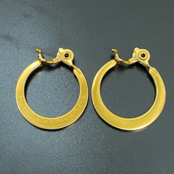 Vintage MONET Gold-tone Clip On Hoop Earrings 8g - Picture 8 of 12